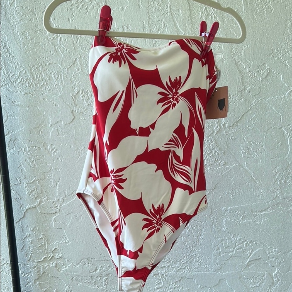 Sun & shade red and white floral size 17